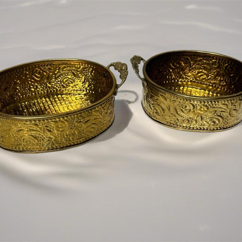 Vintage Brass Farmhouse Planters with Handles Oval and Round Lot of 2